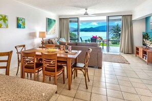TV - 2 bedroom ground floor apartment (Hamilton Island)
