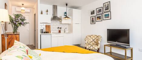 Iron/ironing board, free WiFi, bed sheets