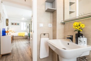Shower, hair dryer, towels