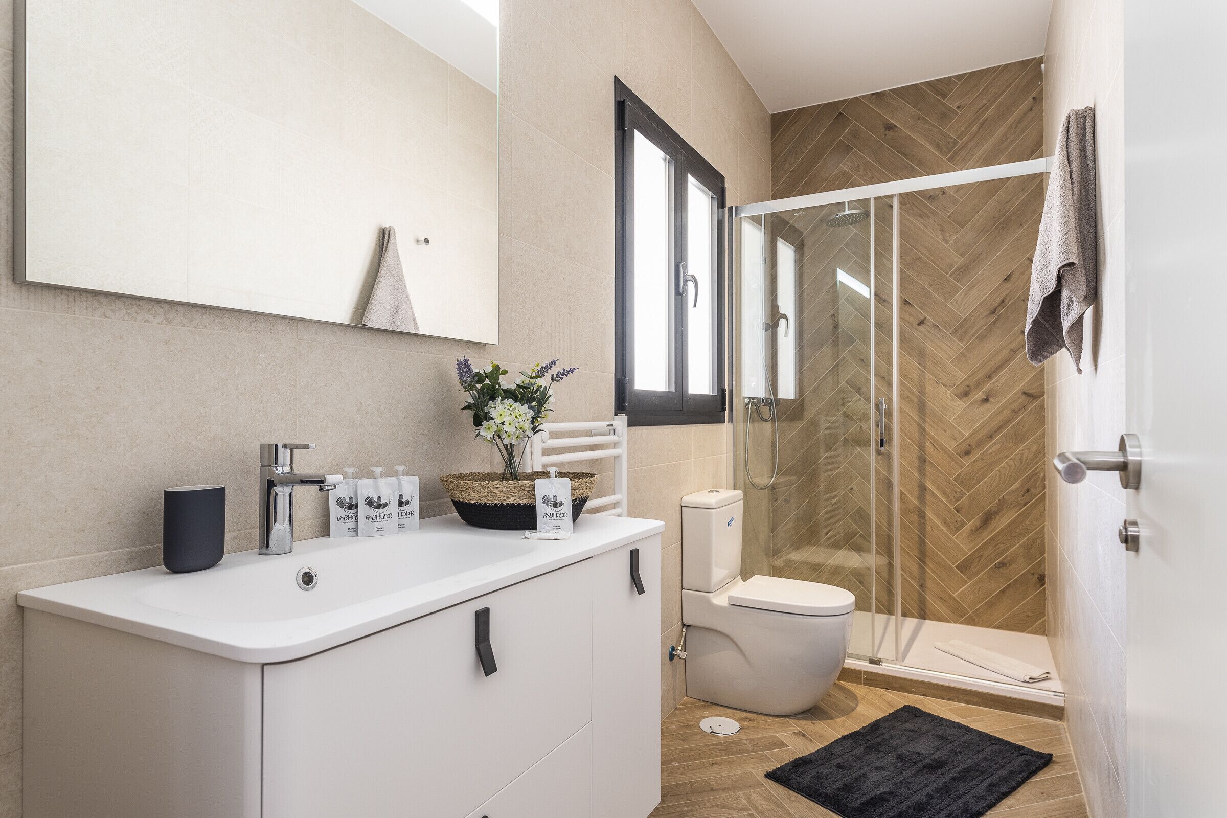Shower, hair dryer, towels