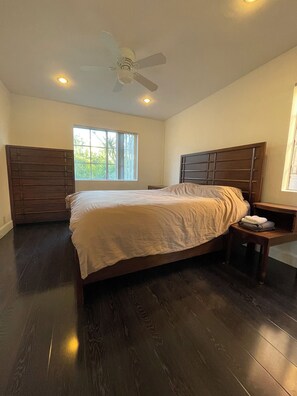 1 chambre, fer et planche à repasser, Wi-Fi gratuit, draps fournis