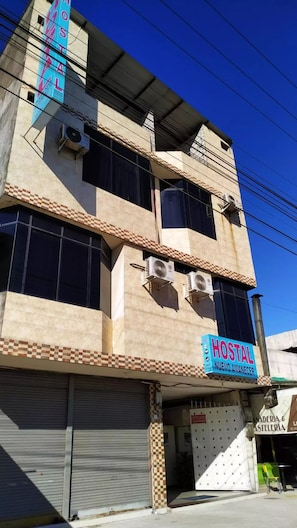 Exterior - Hostal Nuevo Amanecer (Coca)