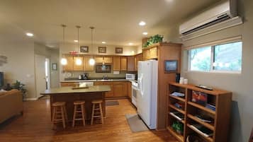 雪櫃、微波爐、焗爐、爐具