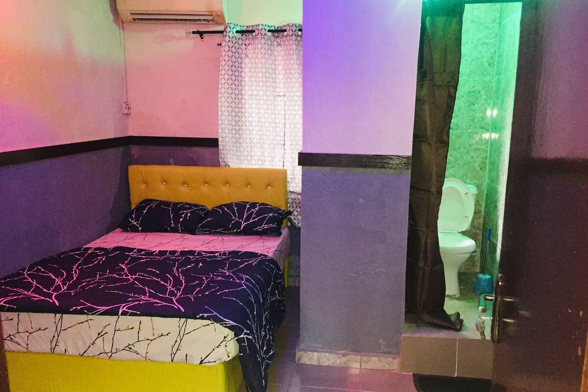 Soundproofing, iron/ironing board, bed sheets