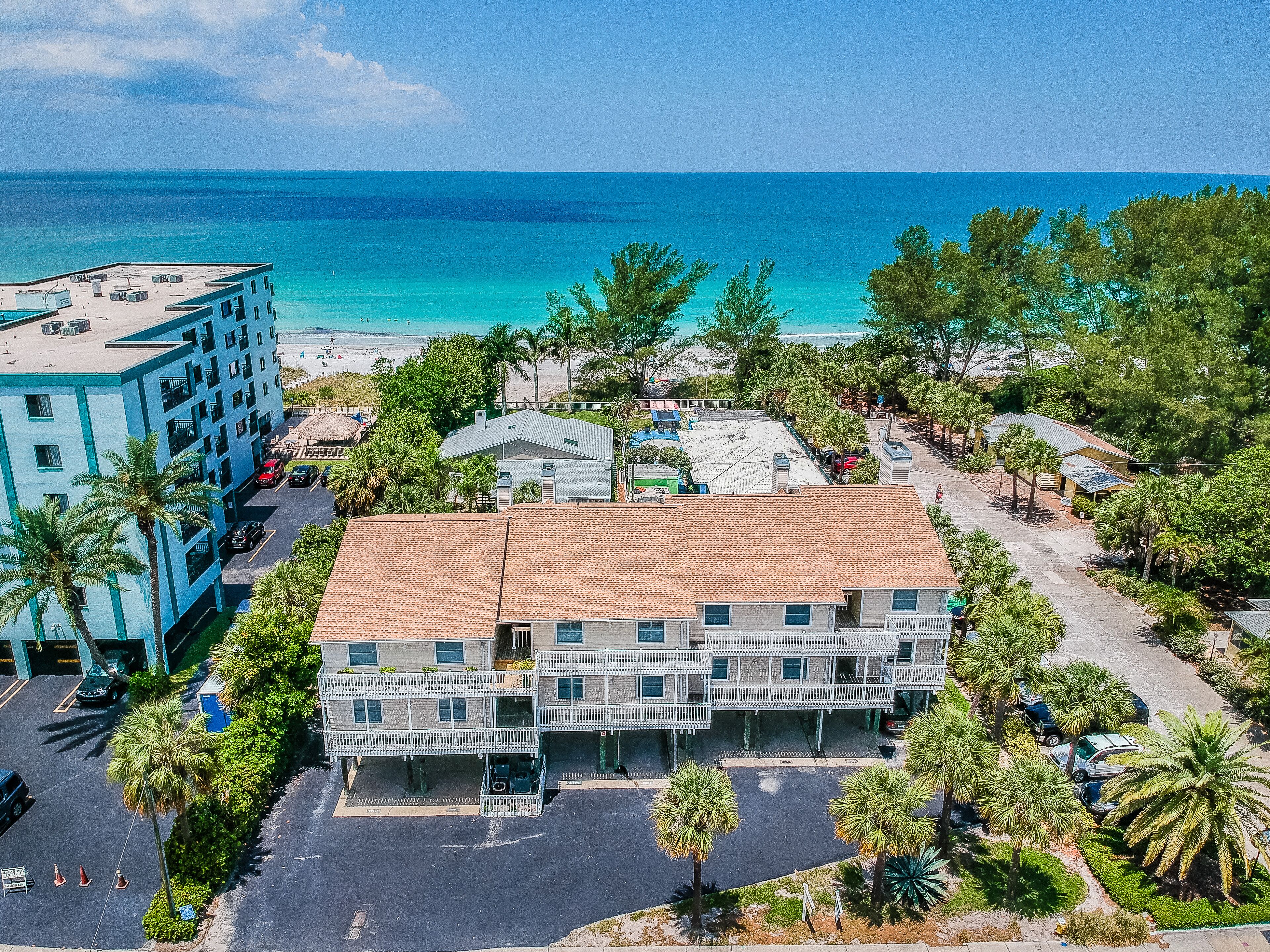 Beautiful 2/1 Top Floor luxury Condo on Indian Rocks Beach