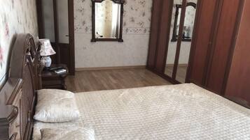 2 chambres, fer et planche à repasser, Wi-Fi, draps fournis