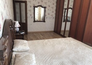 2 bedrooms, iron/ironing board, WiFi, bed sheets