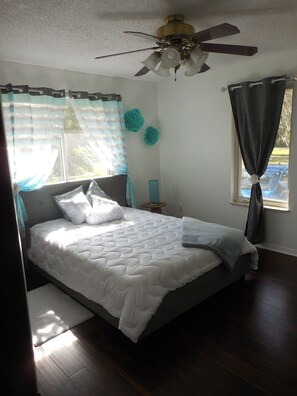 4 bedrooms, desk, iron/ironing board, travel cot
