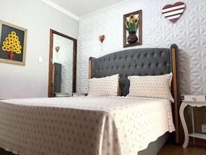 Quarto luxo (Girassol) | Roupas de cama antialérgicas, frigobar, Wi-Fi de cortesia, roupa de cama