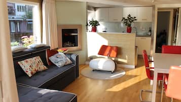 Smart TV, fireplace, stereo