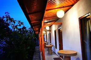 Vista frontal de la propiedad