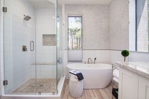 Hair dryer, towels, soap, shampoo - Comfort in a Condo Gainey Ranch Style (Scottsdale)