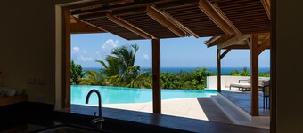 Villa WOW: 1 million dollar ocean + sunset view