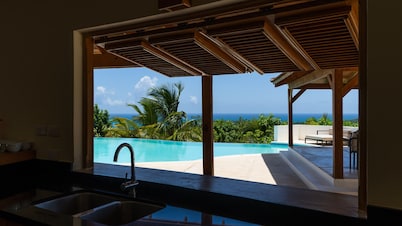 Villa WOW: 1 million dollar ocean + sunset view