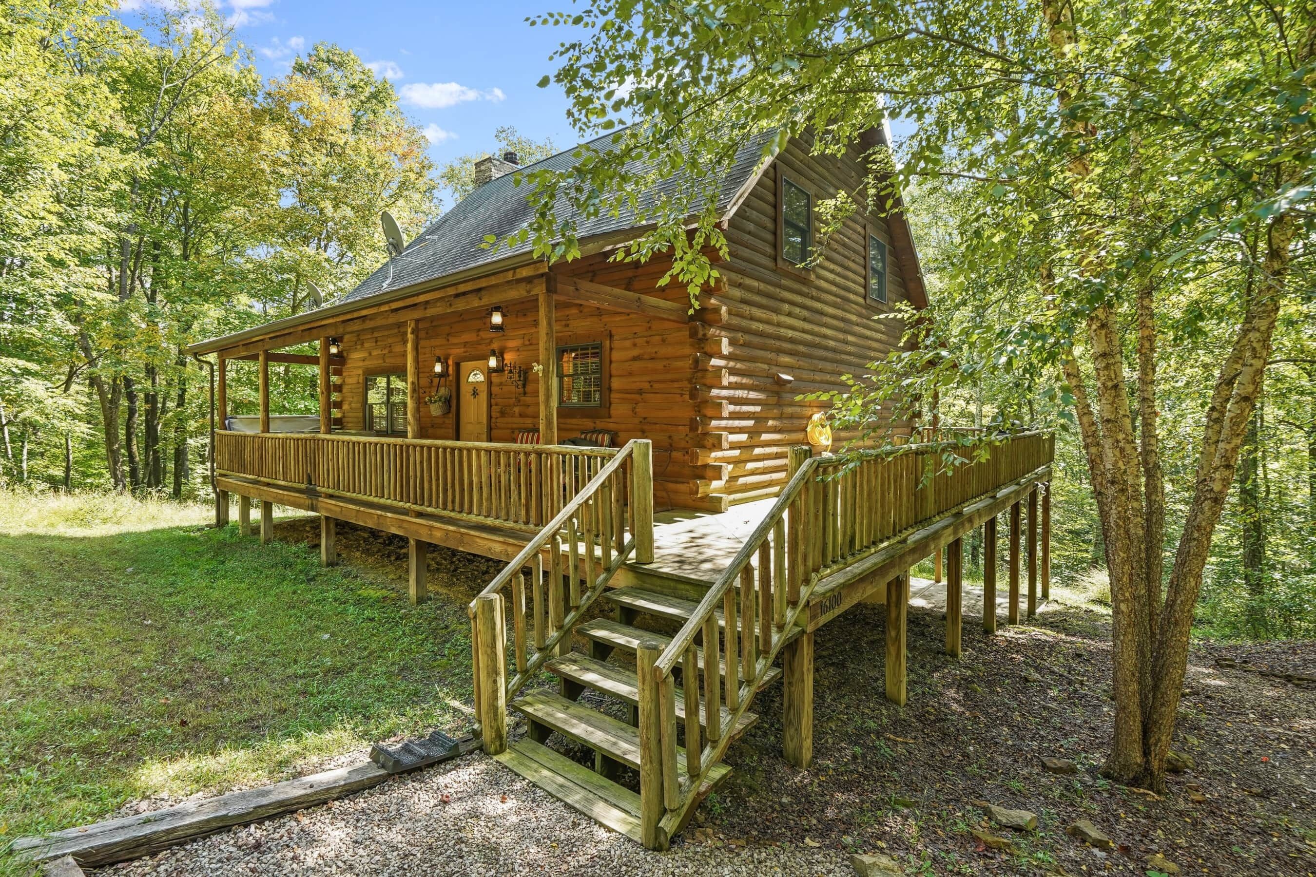 Meant to Bee , Like its Busy Little Namesake 🐝, this Quaint Cabin Accomplishes Much!