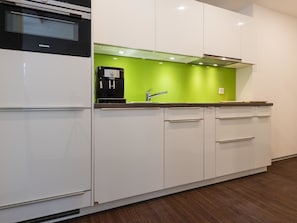 Réfrigérateur, lave-vaisselle