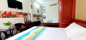 Habitación cuádruple, balcón | Ropa de cama de alta calidad, edredón y camas Select Comfort 
