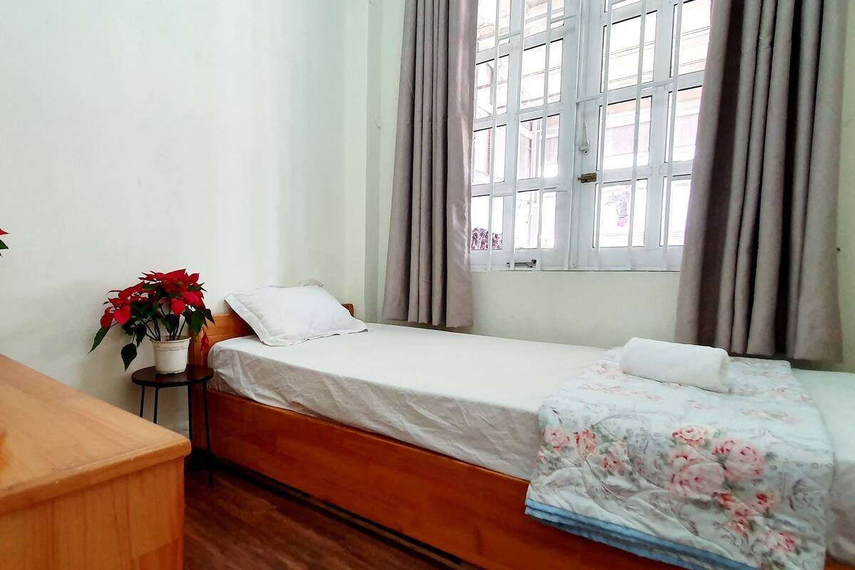 Singola panoramica, 1 letto a una piazza e mezza, vista città | Biancheria da letto di alta qualità, copriletto in piuma