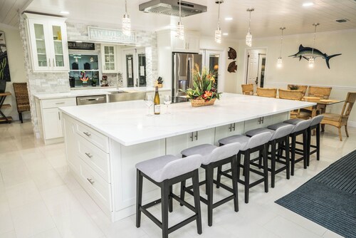 Accueil Waterfront Pool avec TROIS LITS KING Piscine chauffée gratuite, bain à remous pour 10 personnes *