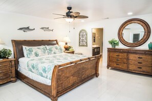 5 bedrooms, desk, iron/ironing board, travel cot