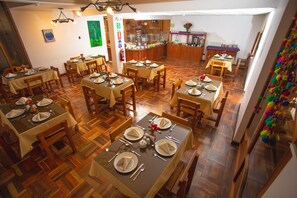 Free daily buffet breakfast  - Centenario Inn (Cusco)