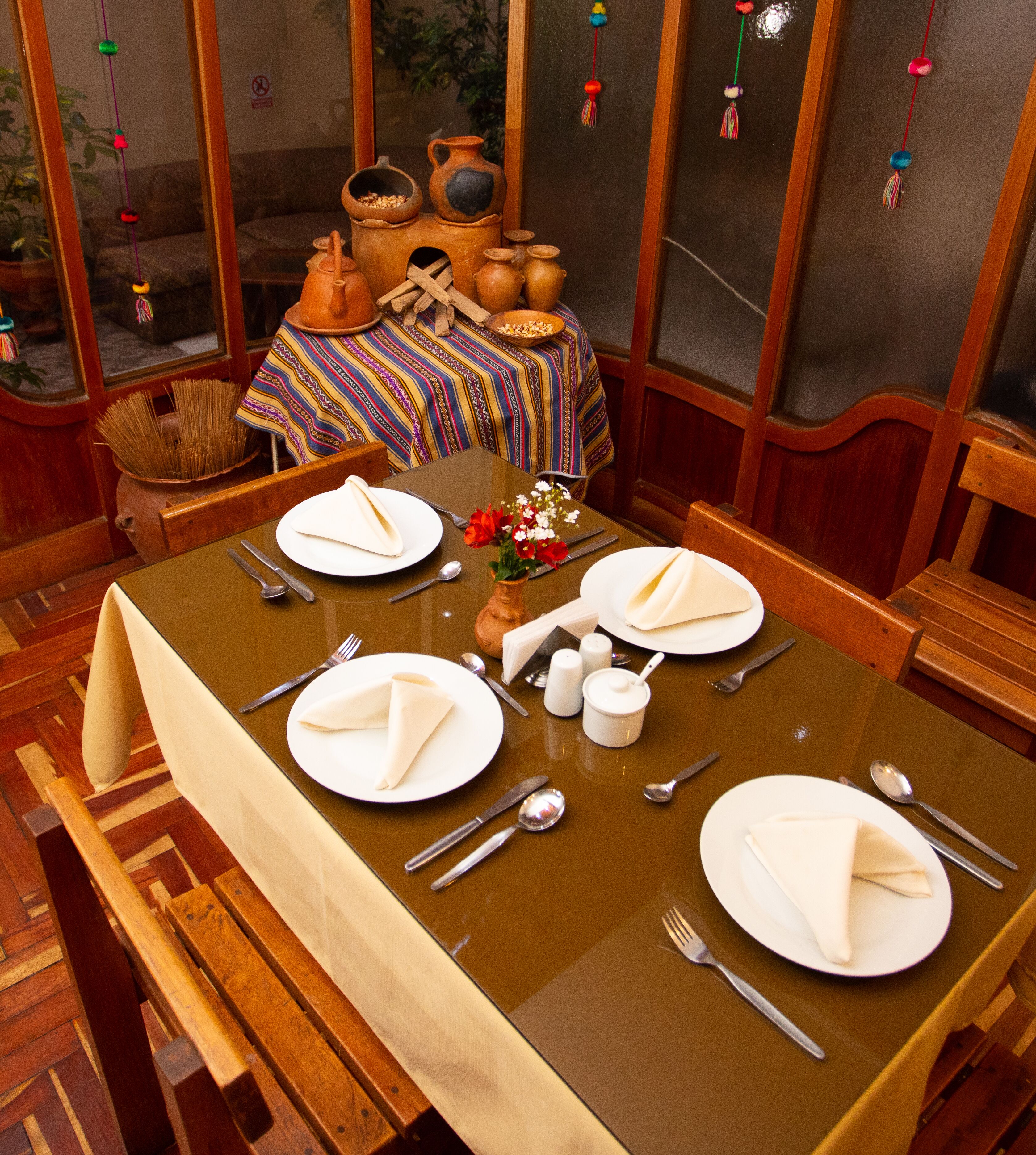 ランチ、ディナーに営業 (郷土料理)