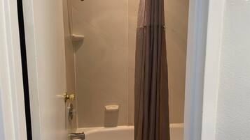 Bathtub, towels
