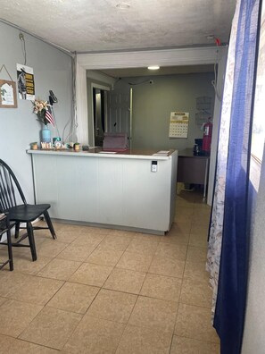 Reception - Sands Motel (Van Horn)