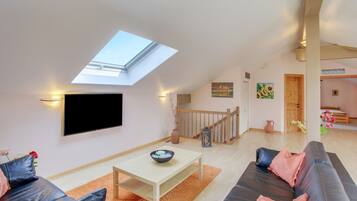 Fernseher, DVD-Player, Stereoanlage