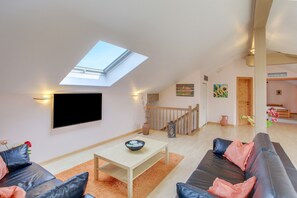 Télévision, lecteur de DVD, chaîne hi-fi