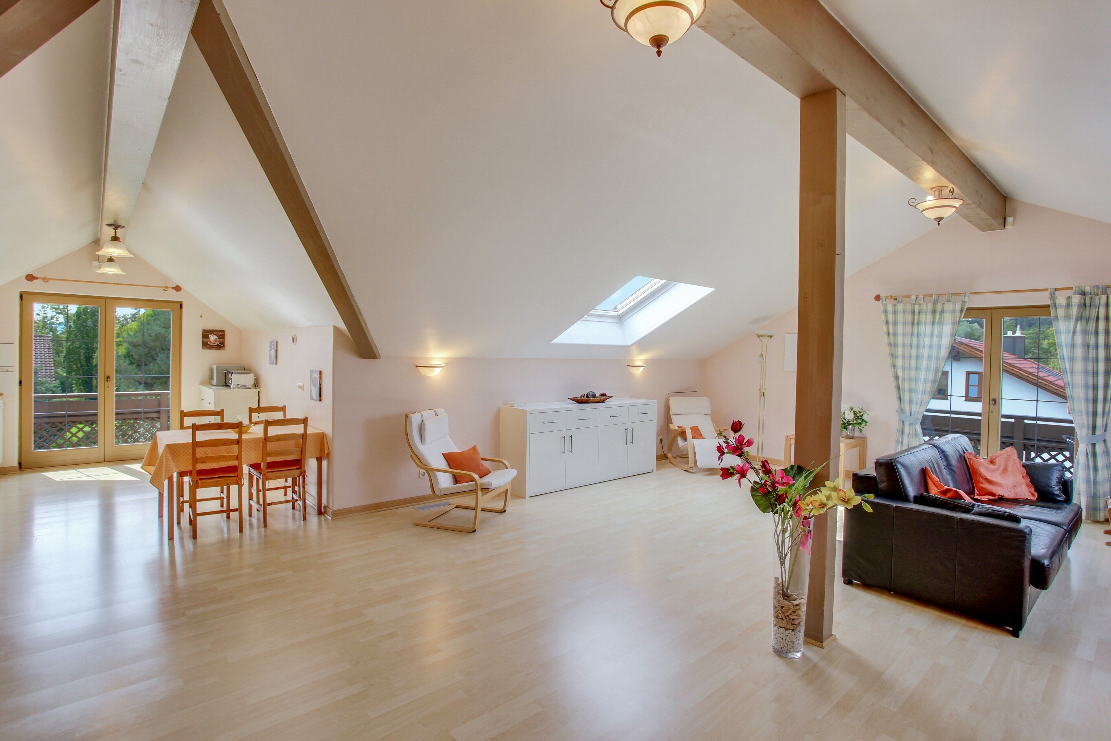 Een televisie, een dvd-speler en een stereo