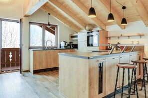 ثلاجة، ميكروويف، فرن، موقد طهي مسطح