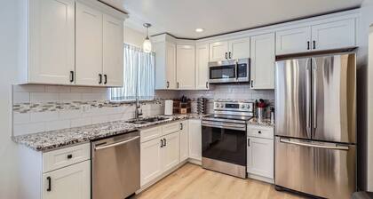 Close to Denver, Boulder and mountains! Up to 10 guests-5 beds! Foosball, games.