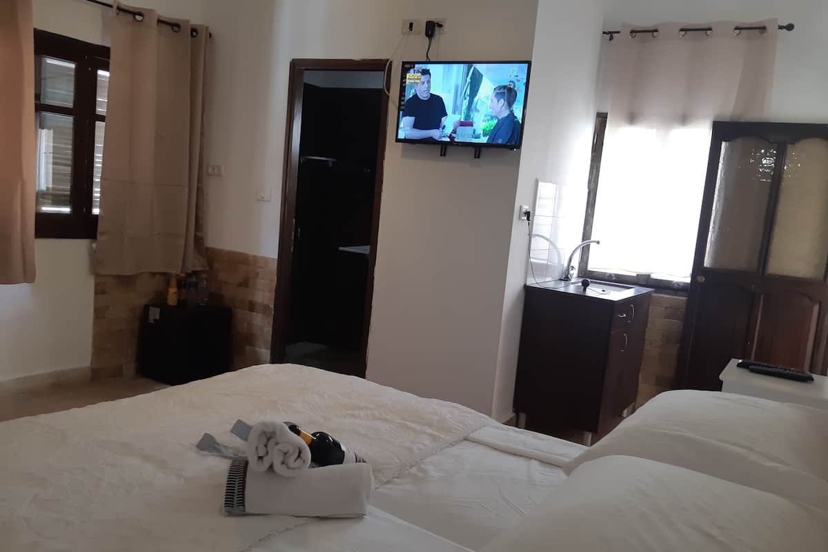 1 bedroom, in-room safe, blackout curtains, soundproofing