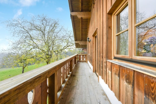 Ferienwohnung "Morgenrot" mit Bergblick, Balkon & Garten