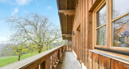 Ferienwohnung "Morgenrot" mit Bergblick, Balkon & Garten
