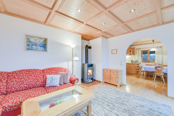 TV, ping pong, stereo