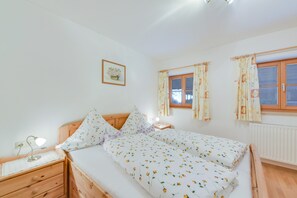 2 dormitorios, tabla de planchar con plancha, wifi gratis y ropa de cama