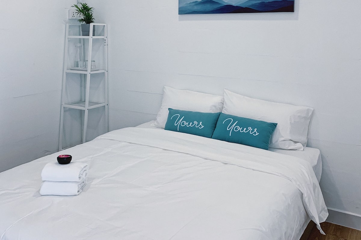 Superior Queen Room | Desk, blackout drapes, soundproofing, iron/ironing board (on request)