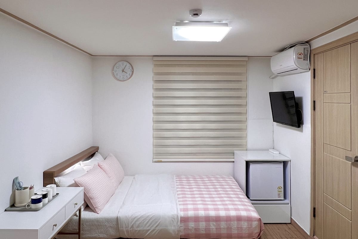Standard Quadruple Room, 2 Double Beds, Non Smoking (Foreigner Only) | 免费 WiFi