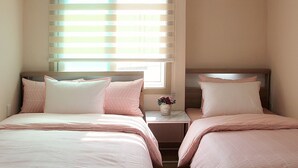 Standard Room, Multiple Beds, Non Smoking (Foreigner Only) | 客廳