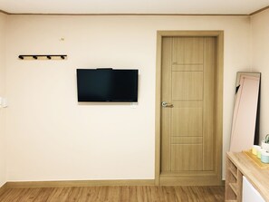 Basic Room, Multiple Beds, Non Smoking (Foreigner Only) | Wifi gratis