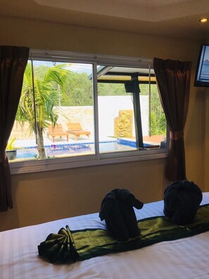 In-room safe, iron/ironing board, free WiFi, bed sheets - At Thara Aonang (Krabi)