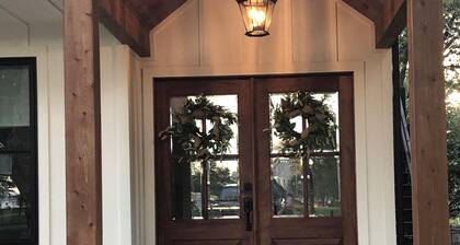 UPEA!!! Avoin konseptin peruskorjaus. Wawasee, Oakwood Park -veden edessä!