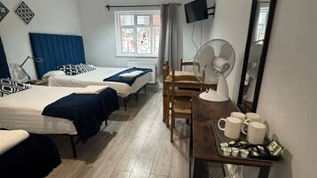 ์ปดํฌํธ ์ฟผ๋๋ฃธ | ์ฑ
์, ์๋ง ์ปคํผ, ๋ค๋ฆฌ๋ฏธ/๋ค๋ฆฌ๋ฏธํ, ๋ฌด๋ฃ WiFi