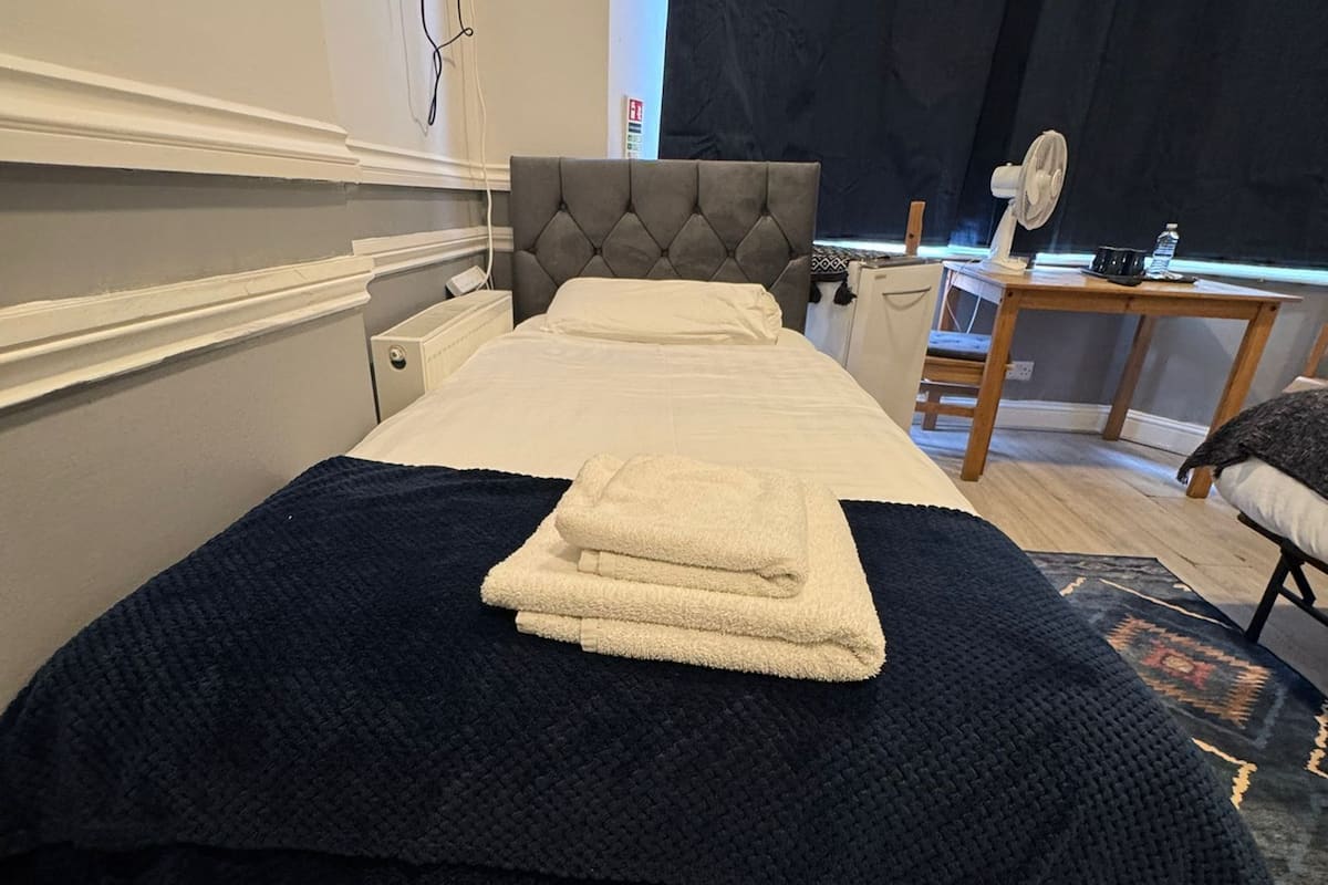 Comfort Triple Room | 1 bedroom, desk, blackout drapes, iron/ironing board