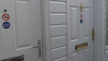 ํ
๋ผ์ค/ํํฐ์ค