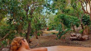 Tina de hidromasaje al aire libre