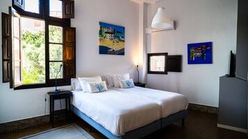 Deluxe Suite | Premium bedding, free minibar items, in-room safe