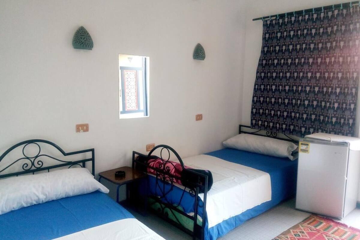 TvÄbÀddsrum - utsikt mot poolen | 1 sovrum, allergitestade sÀngklÀder, memory foam-madrasser och minibar
